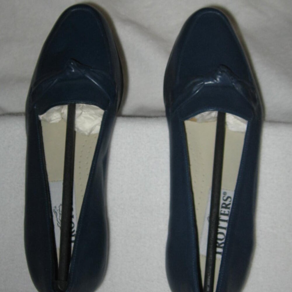 Trotters Relate Leather Loafer Flat Size 8.5 Blue NWOT - Picture 4 of 11